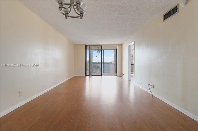 110 Lake Emerald Dr 404, Oakland Park, FL 33309