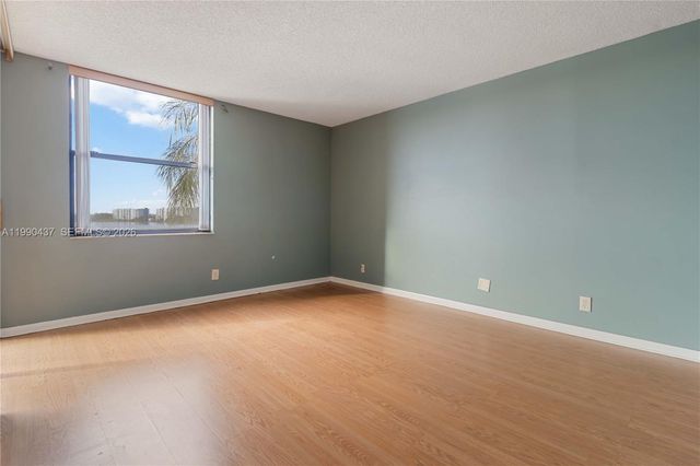 110 Lake Emerald Dr 404, Oakland Park, FL 33309