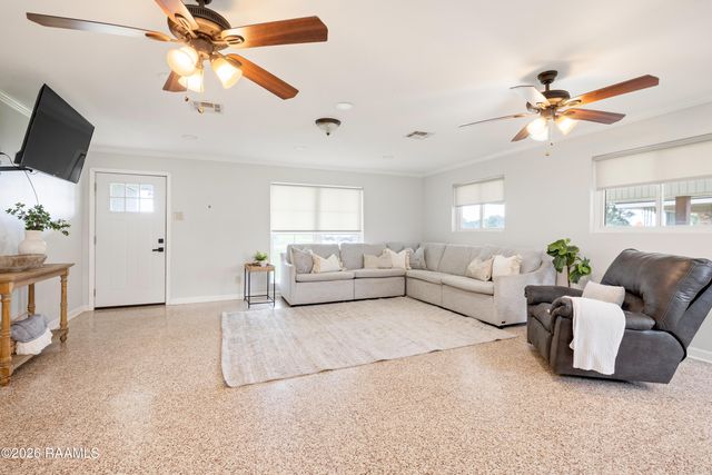 916 Heart D Farm Road, Youngsville, LA 70592