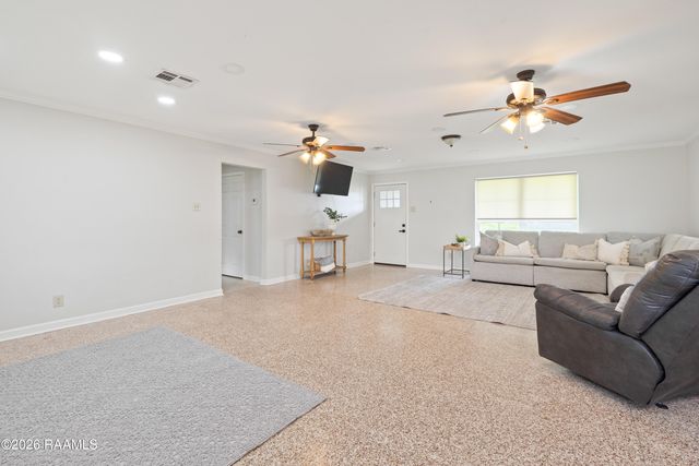 916 Heart D Farm Road, Youngsville, LA 70592