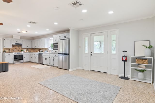 916 Heart D Farm Road, Youngsville, LA 70592