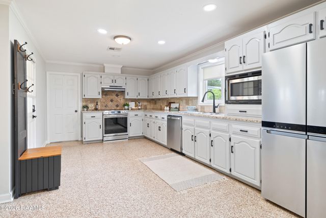 916 Heart D Farm Road, Youngsville, LA 70592