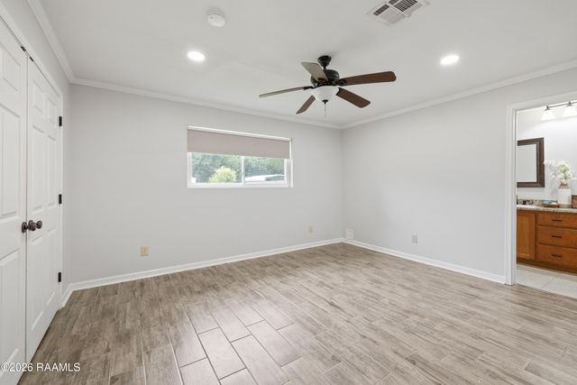 916 Heart D Farm Road, Youngsville, LA 70592