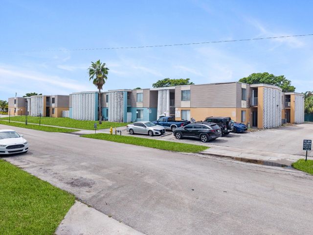 1500 CRESCENT Circle B215, Lake Park, FL 33403
