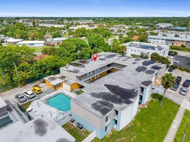 1500 CRESCENT Circle B215, Lake Park, FL 33403
