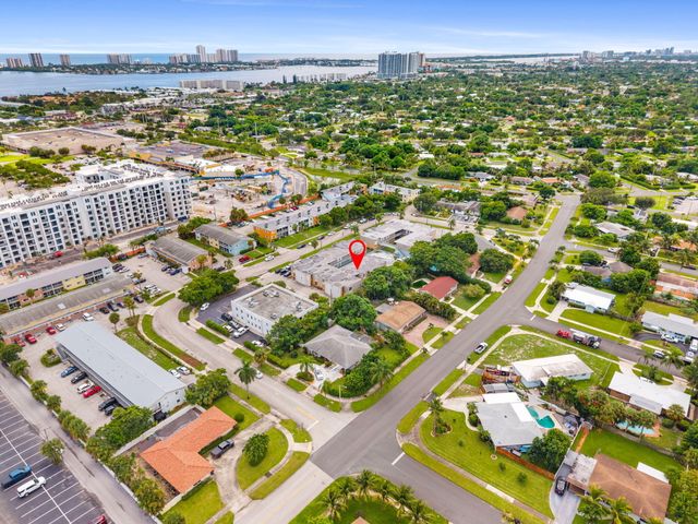 1500 CRESCENT Circle B215, Lake Park, FL 33403
