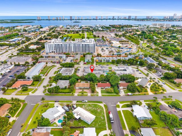 1500 CRESCENT Circle B215, Lake Park, FL 33403