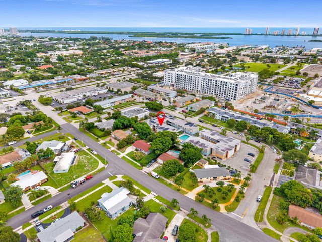 1500 CRESCENT Circle B215, Lake Park, FL 33403
