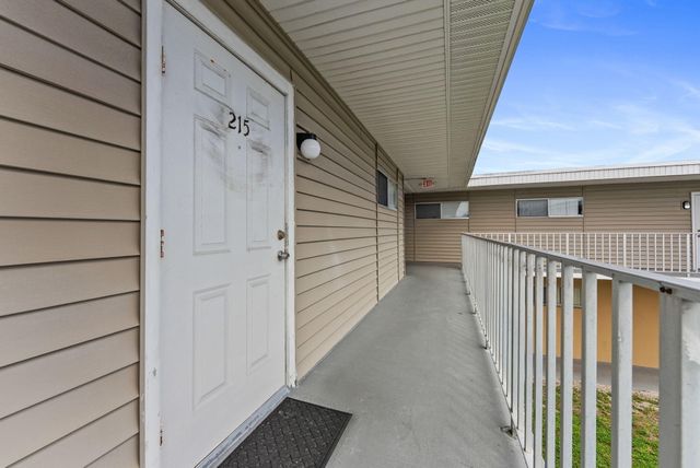 1500 CRESCENT Circle B215, Lake Park, FL 33403