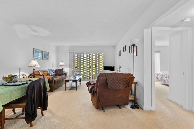 1500 CRESCENT Circle B215, Lake Park, FL 33403