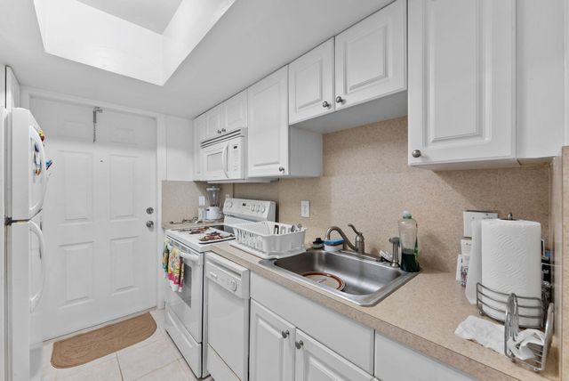 1500 CRESCENT Circle B215, Lake Park, FL 33403