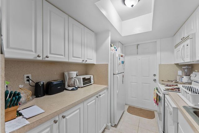 1500 CRESCENT Circle B215, Lake Park, FL 33403
