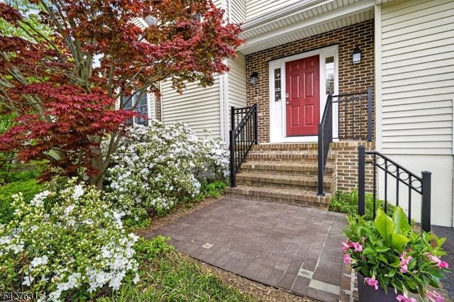 44 Fisher Dr, Hillsborough Twp., NJ 08844