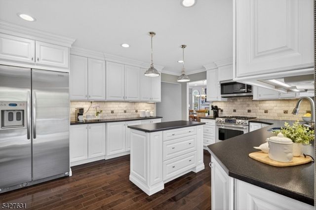44 Fisher Dr, Hillsborough Twp., NJ 08844