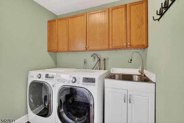 44 Fisher Dr, Hillsborough Twp., NJ 08844