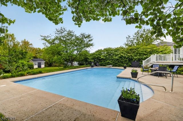 44 Fisher Dr, Hillsborough Twp., NJ 08844
