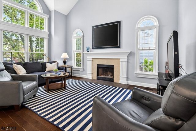 44 Fisher Dr, Hillsborough Twp., NJ 08844