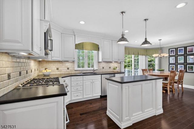 44 Fisher Dr, Hillsborough Twp., NJ 08844