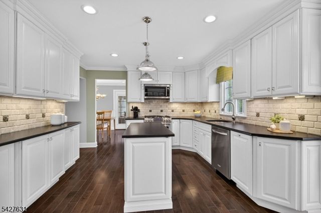 44 Fisher Dr, Hillsborough Twp., NJ 08844