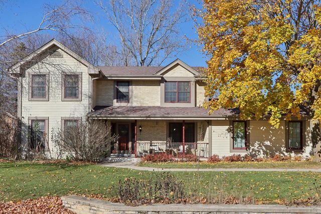 9740 W Huntington DRIVE, Mequon, WI 53097