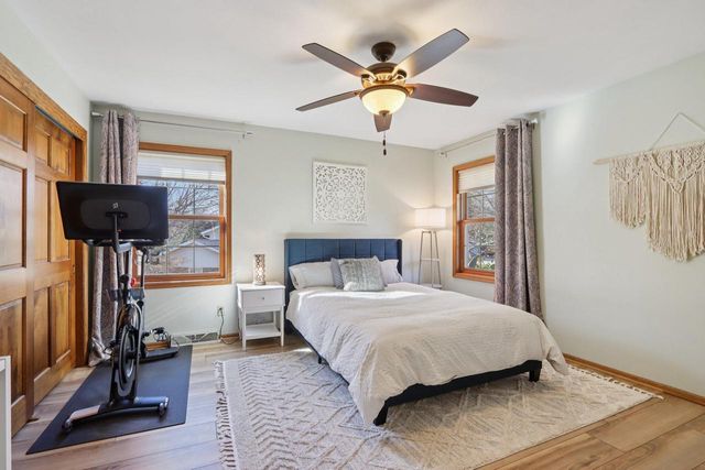 9740 W Huntington DRIVE, Mequon, WI 53097