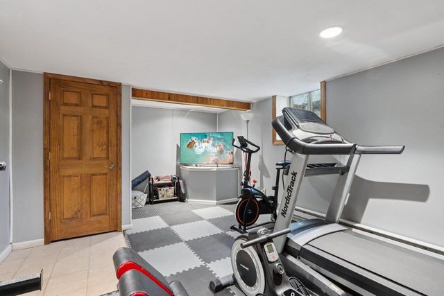 9740 W Huntington DRIVE, Mequon, WI 53097