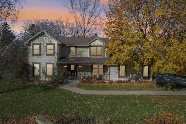9740 W Huntington DRIVE, Mequon, WI 53097