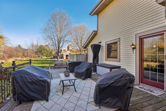 9740 W Huntington DRIVE, Mequon, WI 53097