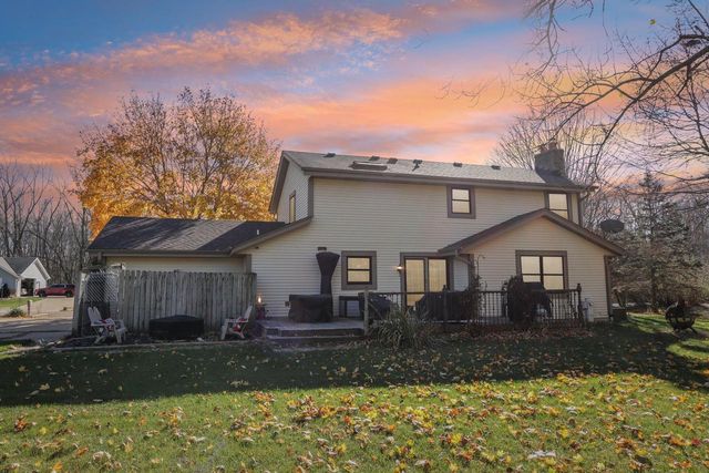 9740 W Huntington DRIVE, Mequon, WI 53097