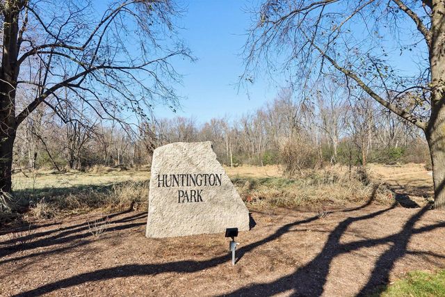 9740 W Huntington DRIVE, Mequon, WI 53097