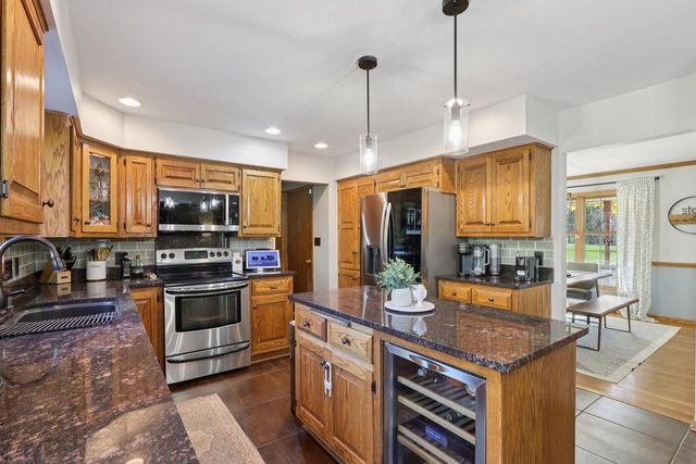 9740 W Huntington DRIVE, Mequon, WI 53097