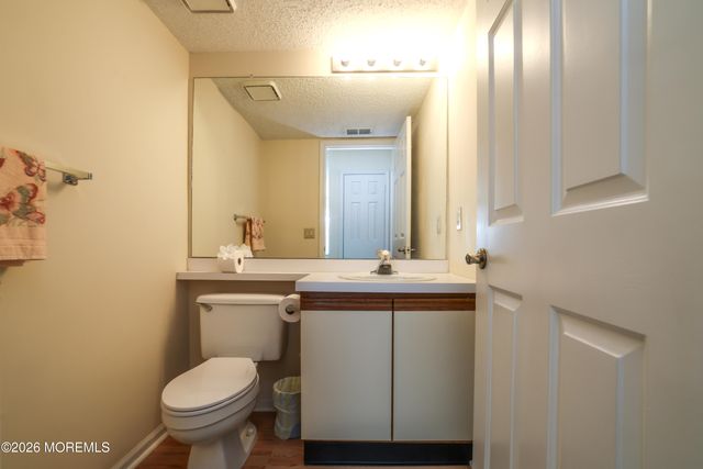 25 Beechwood Court, Barnegat, NJ 08005