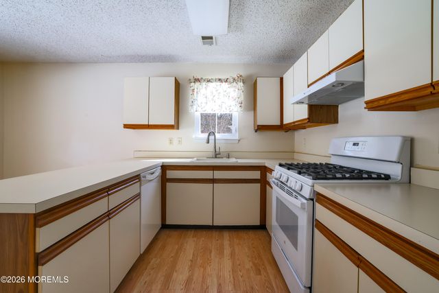 25 Beechwood Court, Barnegat, NJ 08005