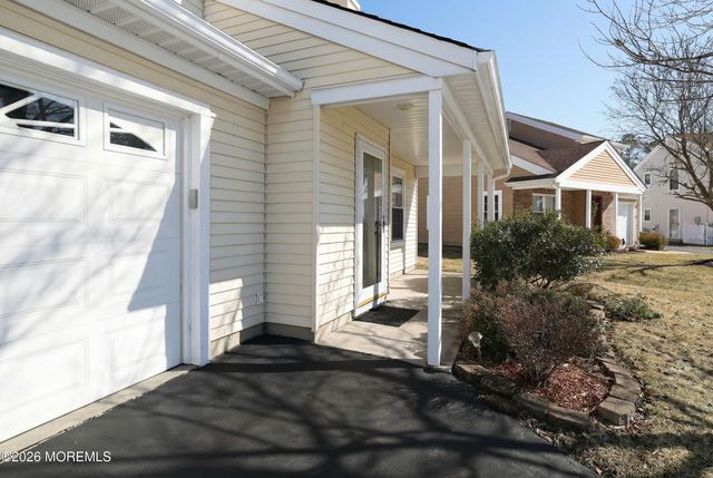 25 Beechwood Court, Barnegat, NJ 08005