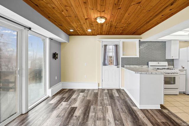 11914 W Breezy Point Drive, Monticello, IN 47960