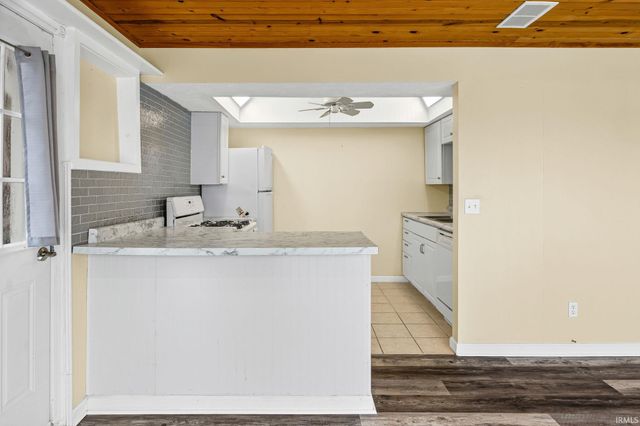 11914 W Breezy Point Drive, Monticello, IN 47960