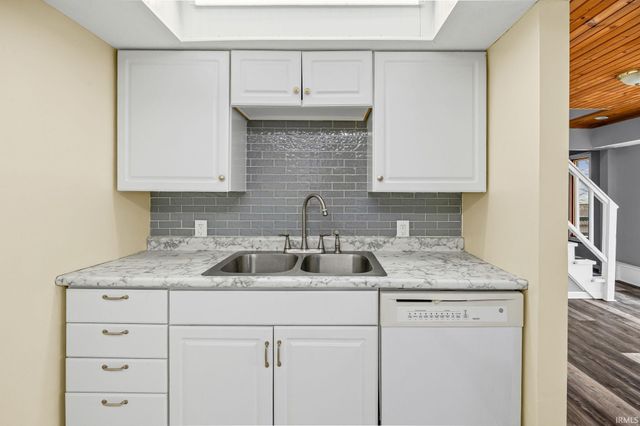 11914 W Breezy Point Drive, Monticello, IN 47960