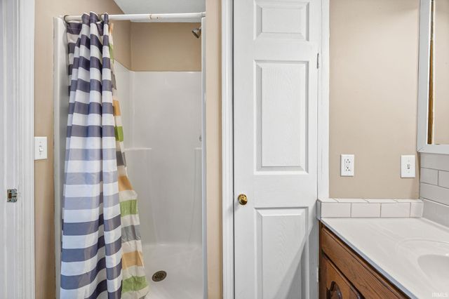 11914 W Breezy Point Drive, Monticello, IN 47960