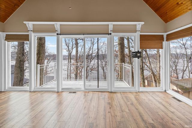 11914 W Breezy Point Drive, Monticello, IN 47960