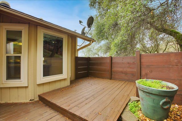 18864 Jayhawk Dr, Penn Valley, CA 95946