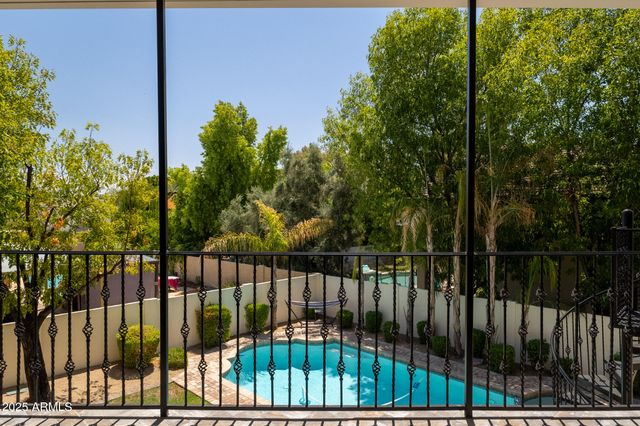 229 W VISTA Avenue, Phoenix, AZ 85021