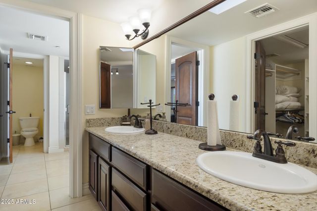 229 W VISTA Avenue, Phoenix, AZ 85021