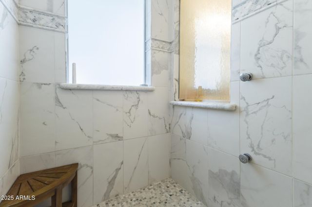 229 W VISTA Avenue, Phoenix, AZ 85021