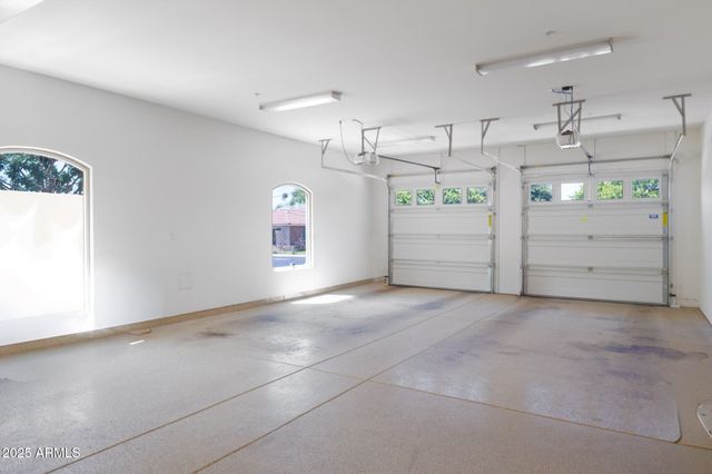 229 W VISTA Avenue, Phoenix, AZ 85021