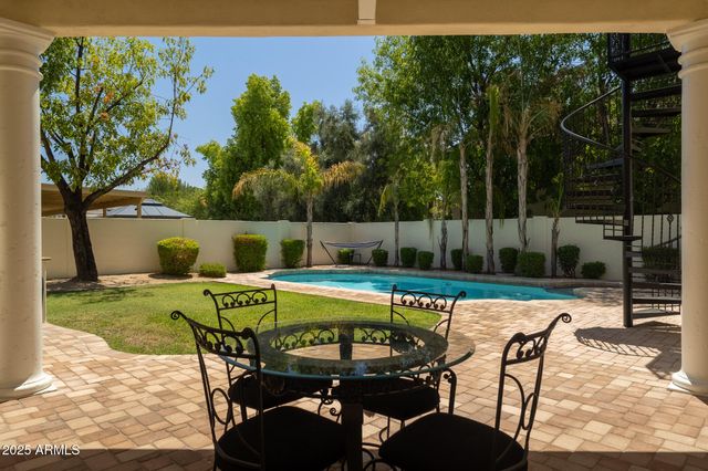 229 W VISTA Avenue, Phoenix, AZ 85021