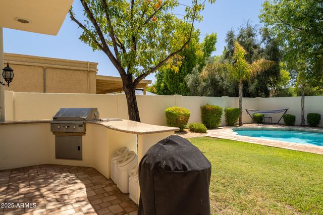 229 W VISTA Avenue, Phoenix, AZ 85021