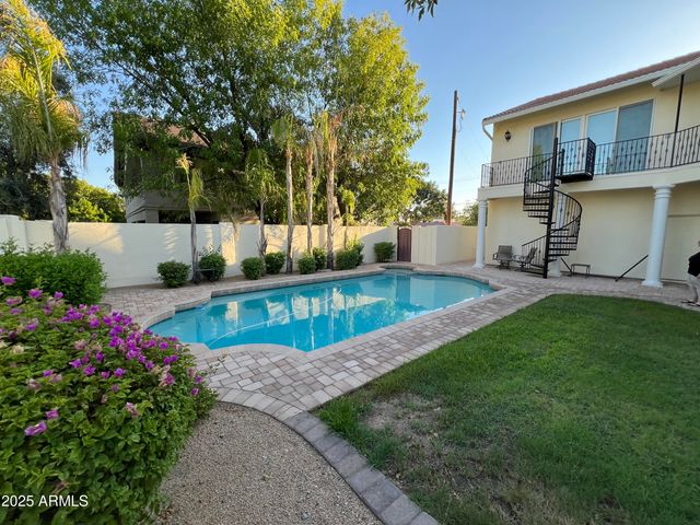 229 W VISTA Avenue, Phoenix, AZ 85021