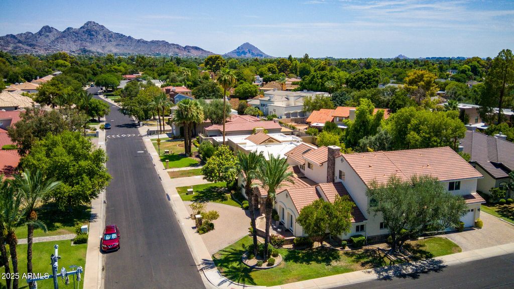 Image 106 of property listing at 229 W VISTA Avenue, Phoenix, AZ 85021