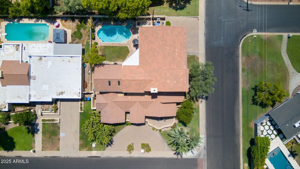 Image 109 of property listing at 229 W VISTA Avenue, Phoenix, AZ 85021