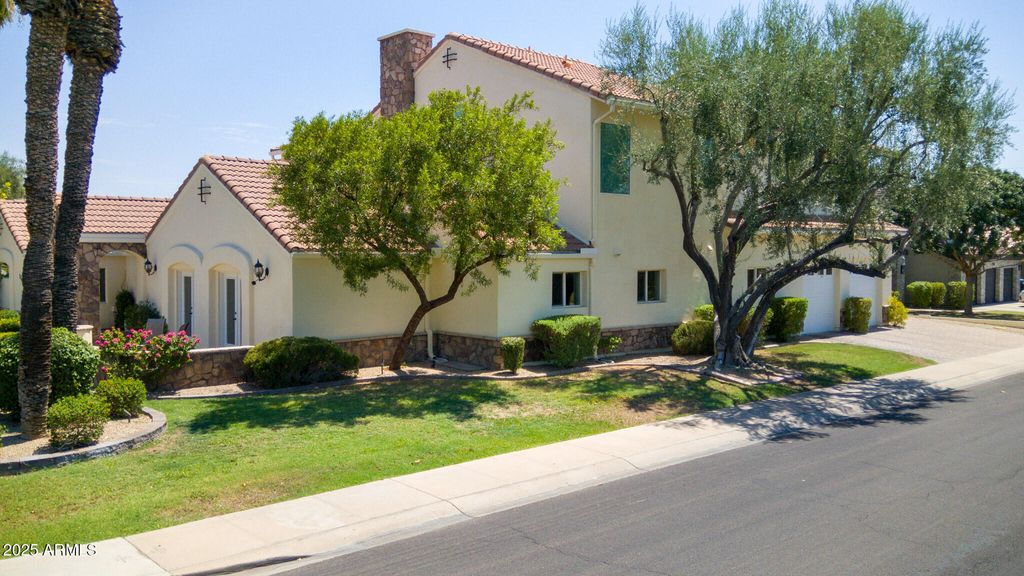 Image 11 of property listing at 229 W VISTA Avenue, Phoenix, AZ 85021
